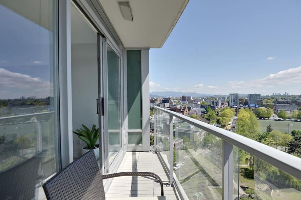 Luxary Condo Downtown Vancouver with free parking Apartment in Vancouver