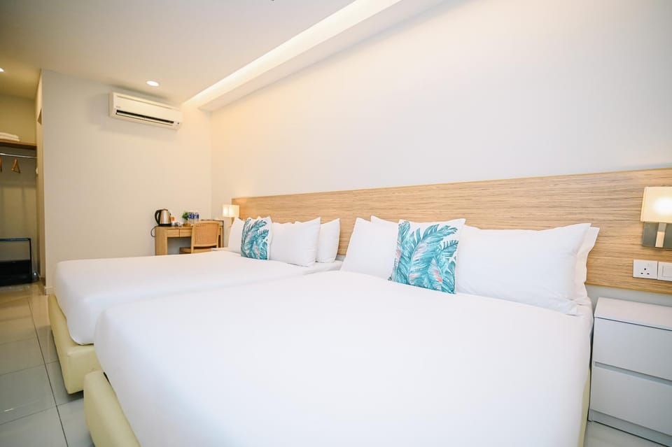 Bed, Photo of the whole room, Bedroom, air conditioner