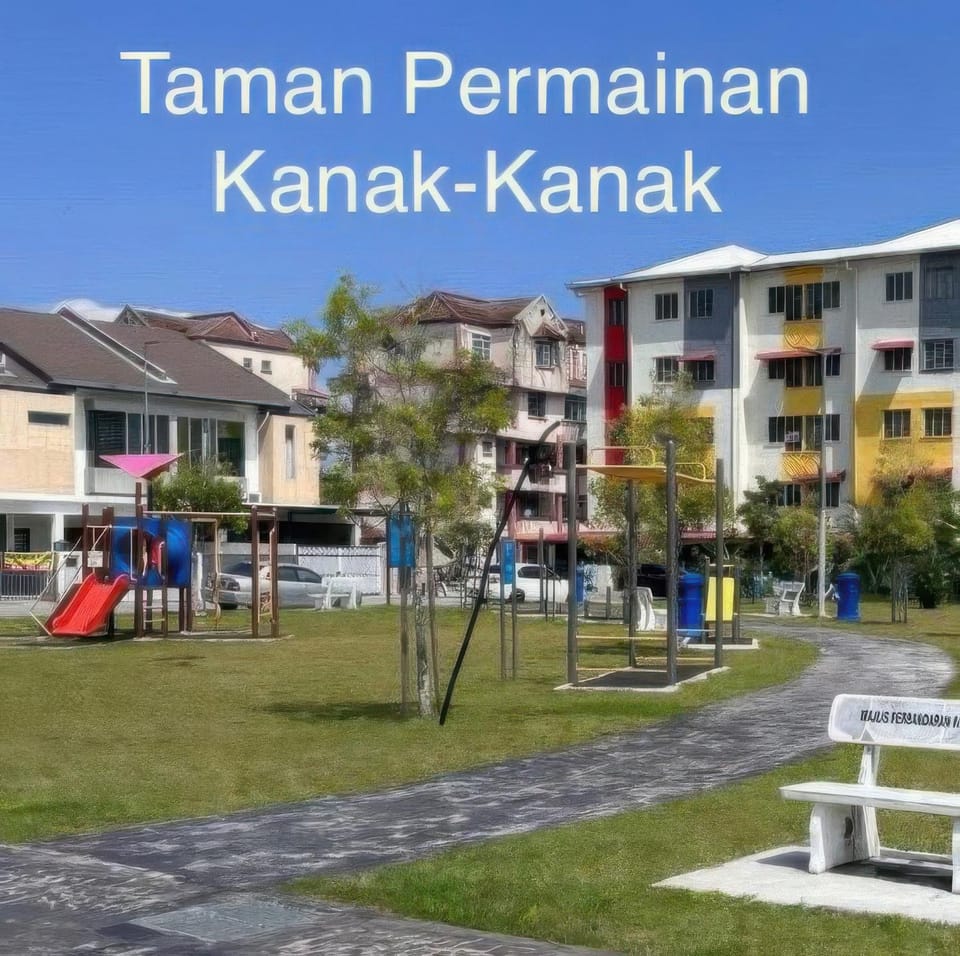 Day, Natural landscape, Evening entertainment, Text overlay, Street view, Location