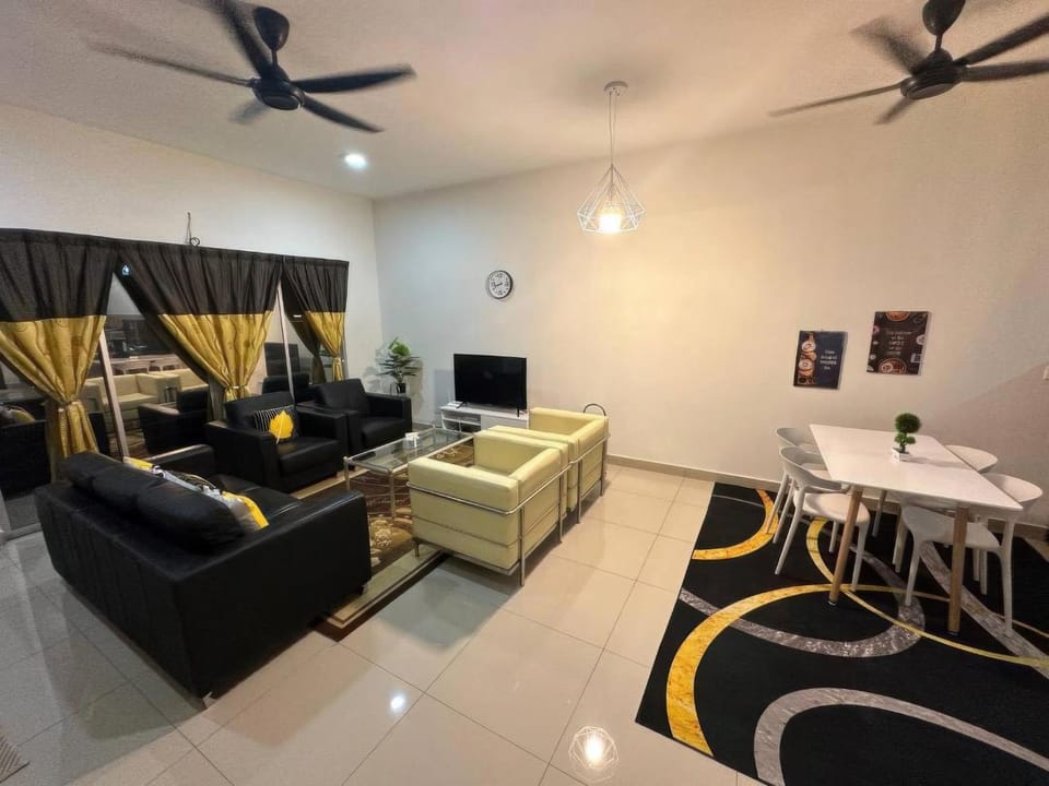 Communal lounge/ TV room, TV and multimedia, Living room, Seating area, Evening entertainment