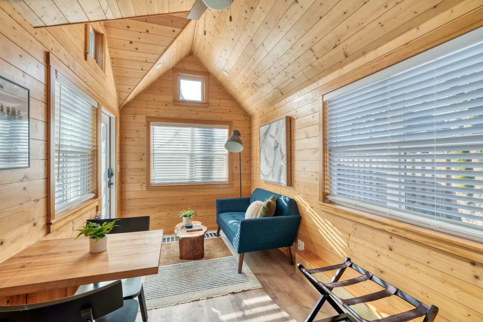 Stay Portland - Tiny Refuge - Quiet & Cozy House in Portland