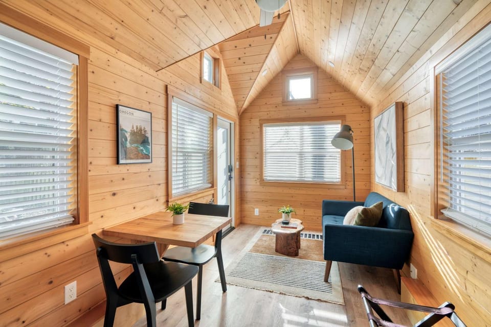 Stay Portland - Tiny Refuge - Quiet & Cozy House in Portland