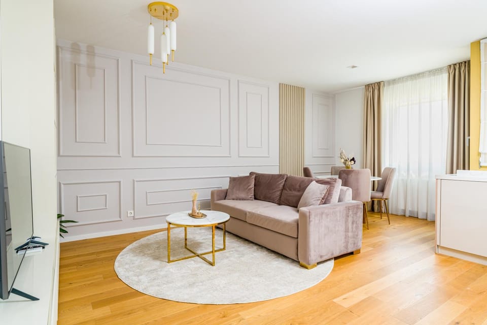 Communal lounge/ TV room, TV and multimedia, Living room, Seating area, Evening entertainment