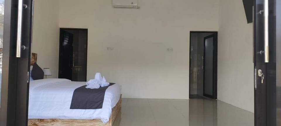 Amed Yudhadewata Bed and Breakfast in Abang