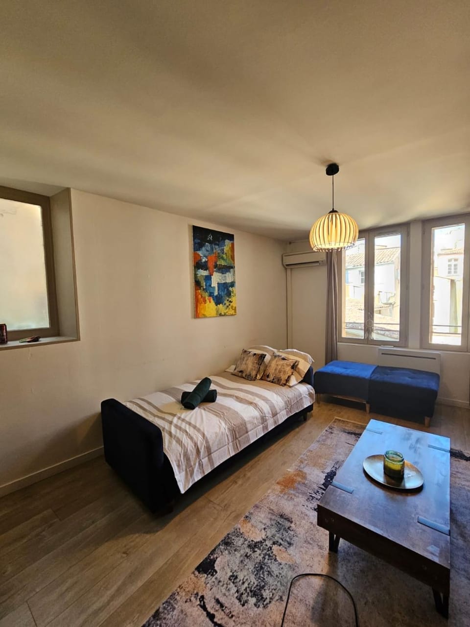 Bed, Living room, Seating area, Bedroom, towels