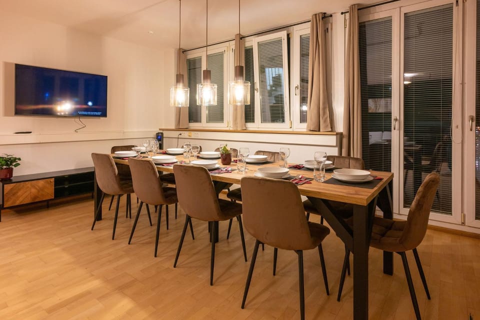 Living room, Dining area