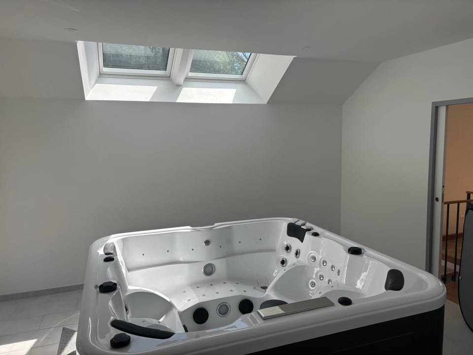Hot Tub, Spa and wellness centre/facilities