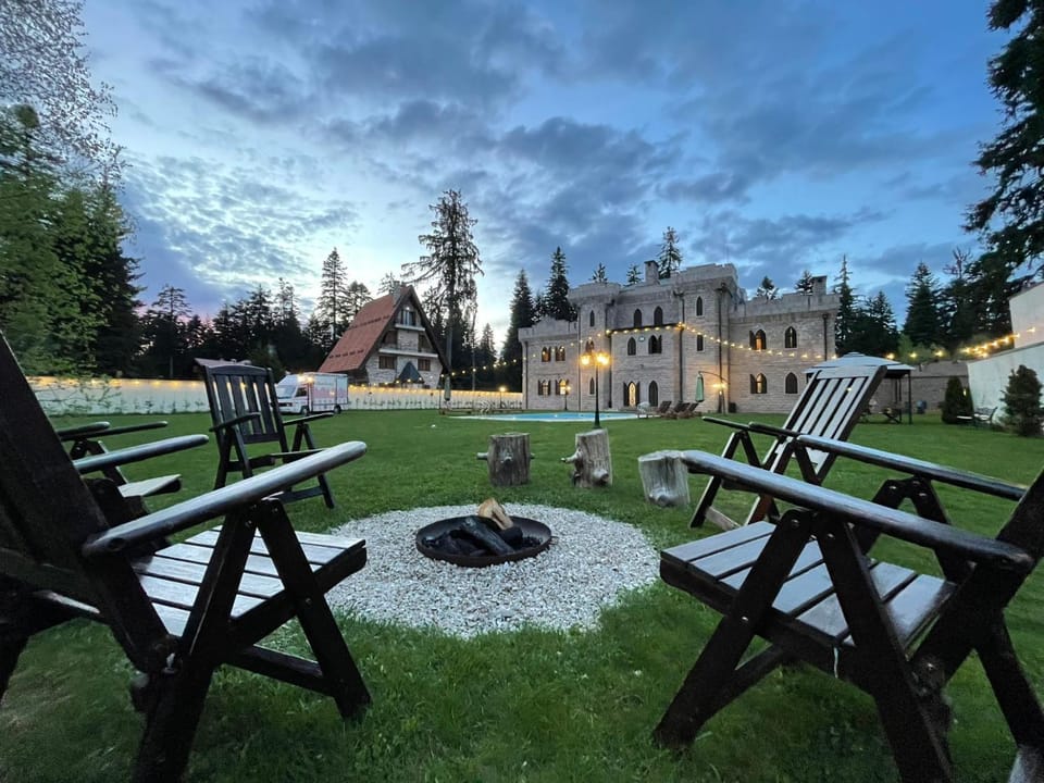 Property building, Garden, Seating area, Garden view