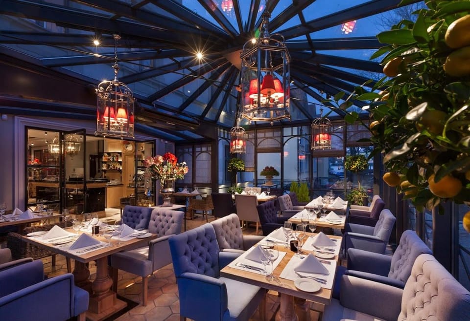 Restaurant/places to eat, Lounge or bar