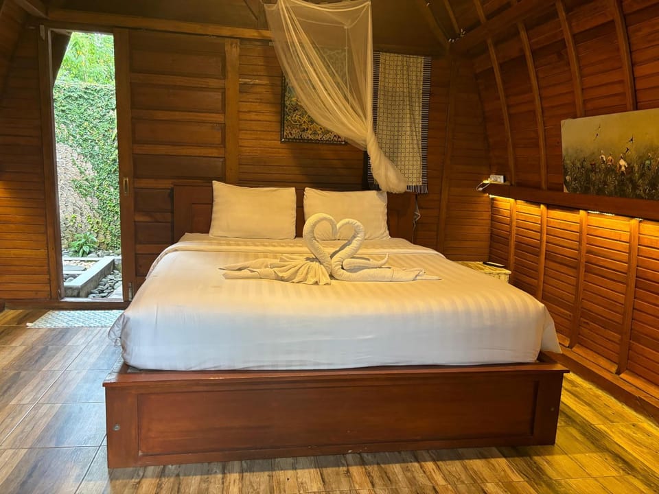 Rumah Kayu Leke - Leke Guesthouse Bed and Breakfast in Payangan