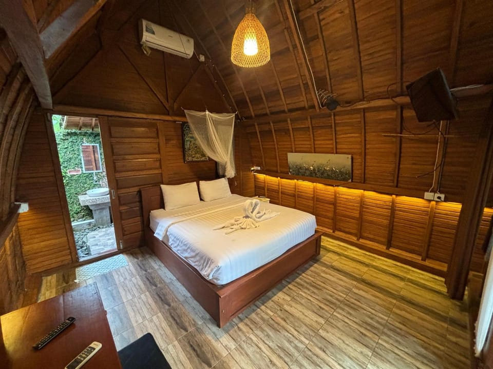 Rumah Kayu Leke - Leke Guesthouse Bed and Breakfast in Payangan
