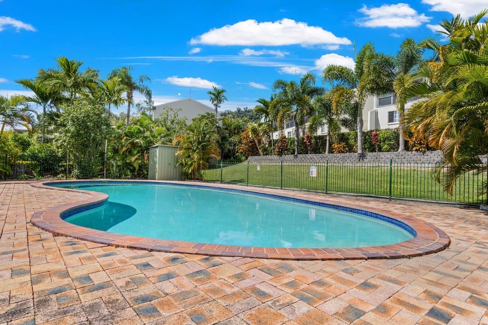 Day, Natural landscape, Garden, Pool view, Swimming pool