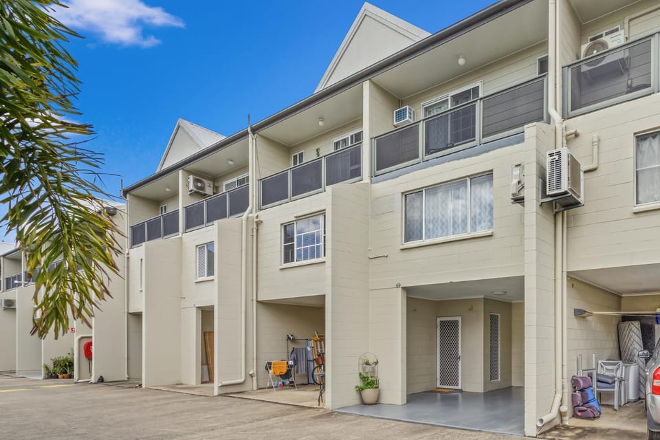 Property building, Day