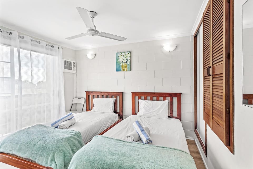 Photo of the whole room, Bedroom, air conditioner