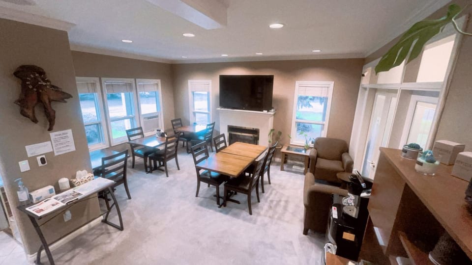 Communal lounge/ TV room, Dining area