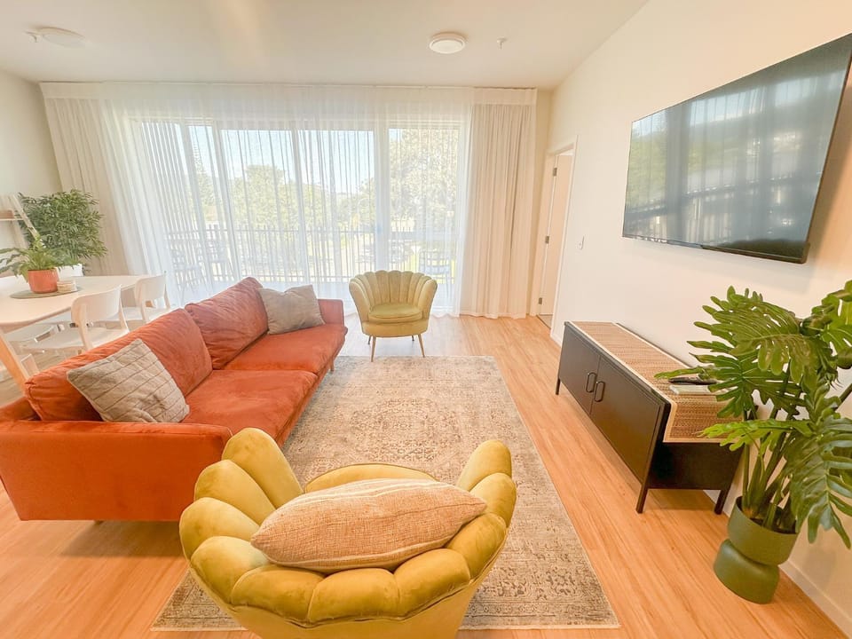 Communal lounge/ TV room, Living room, Seating area