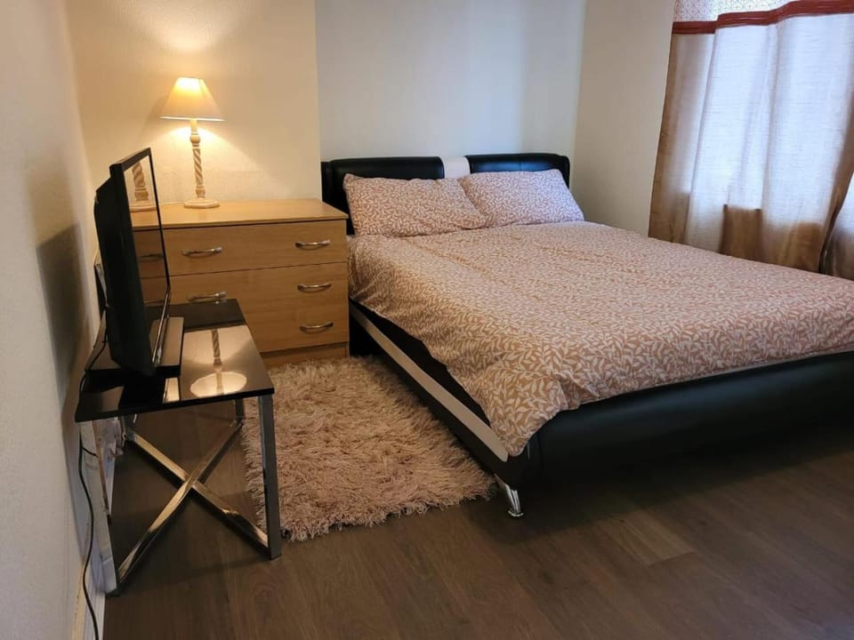 Abakwa yellow Vacation rental in Northampton