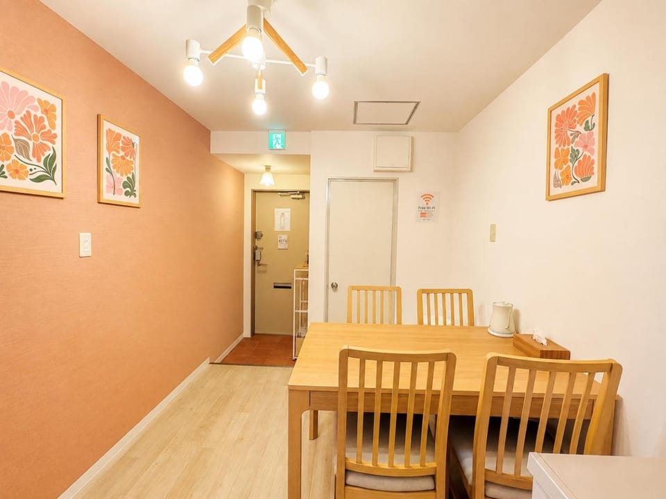 Seating area, Dining area