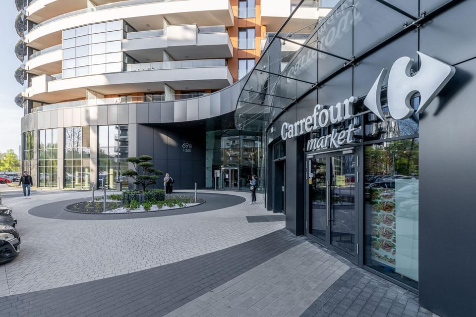 Property building, Location
