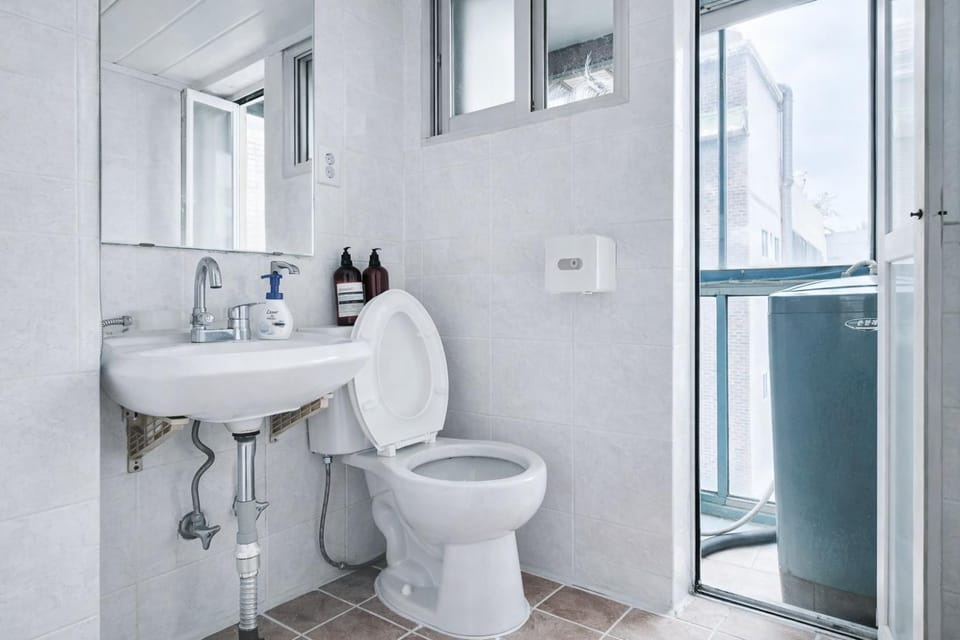 스튜디오 하우스, Hongdae Yeontral park Apartment in Seoul