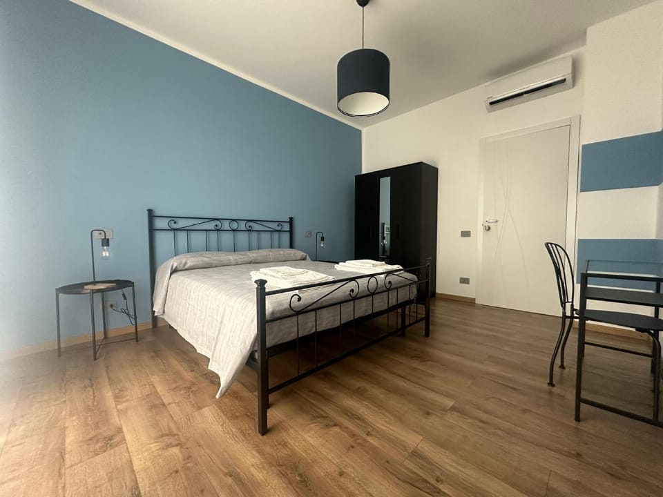 Bed, Photo of the whole room, Bedroom, air conditioner