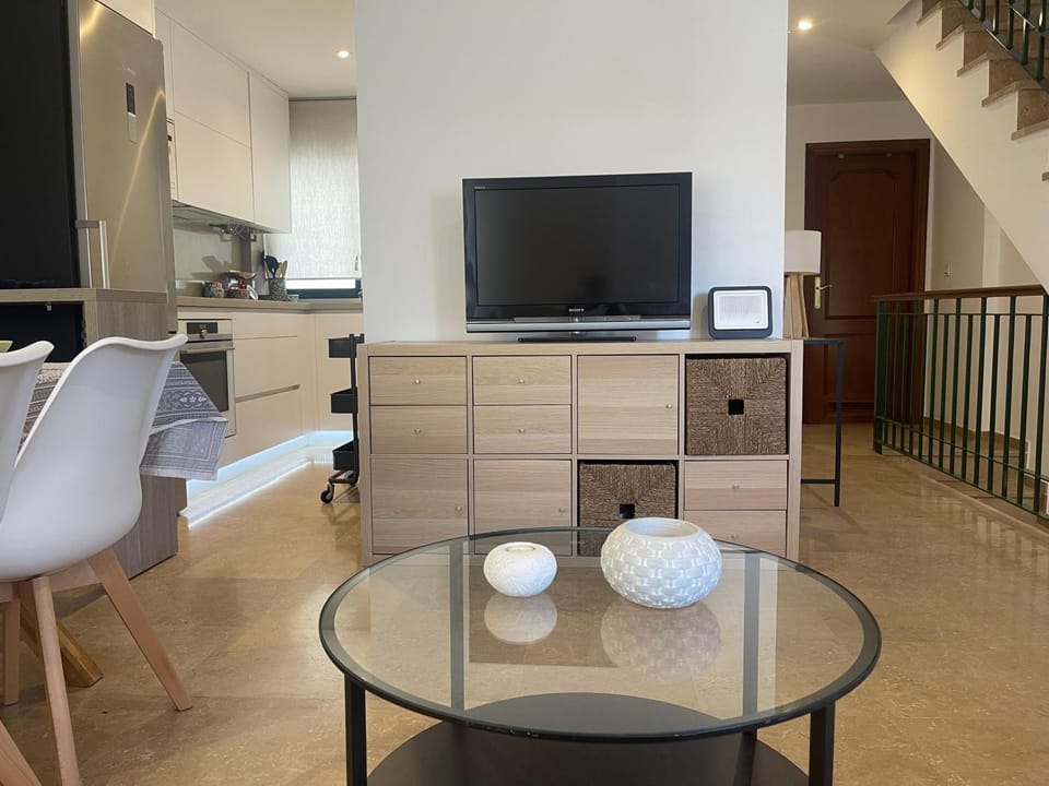 TV and multimedia, Living room, Dining area
