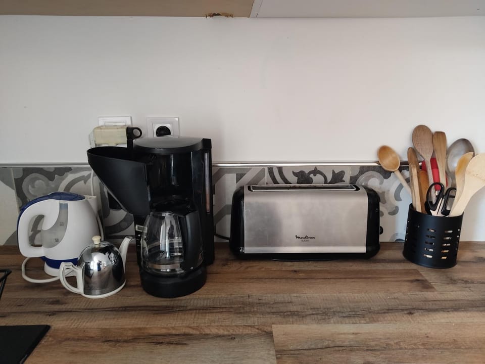 Coffee/tea facilities, toaster