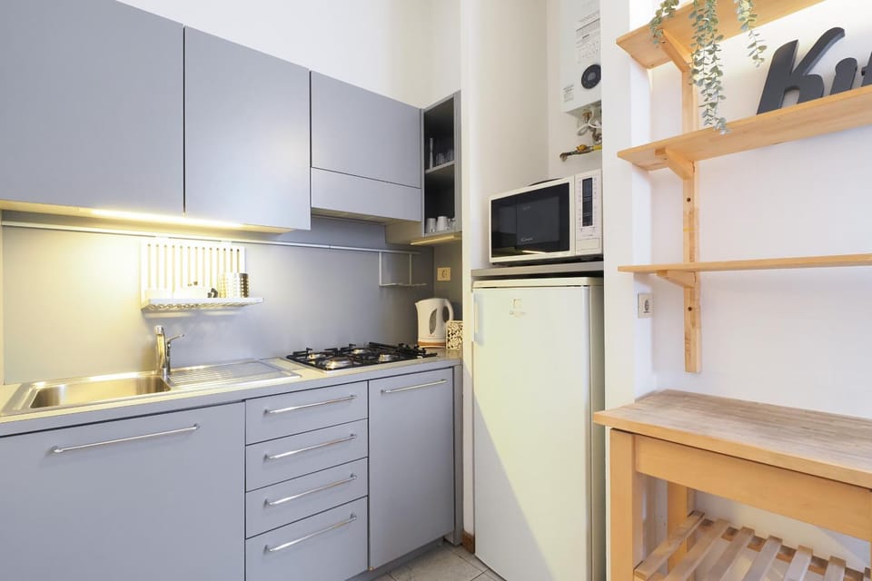 Coffee/tea facilities, Kitchen or kitchenette, dishwasher, stove