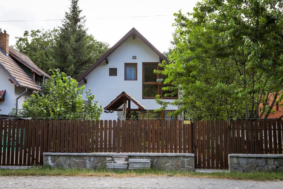 Facade/entrance, Activities, Fishing, Garden, View (from property/room), Guests, Garden view, Lake view, Mountain view, River view, Street view, Family, Inner courtyard view