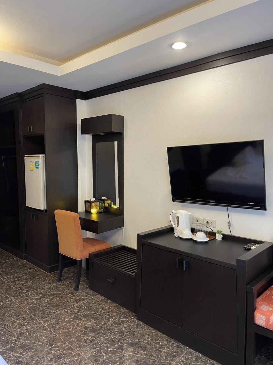TV and multimedia, Coffee/tea facilities, minibar