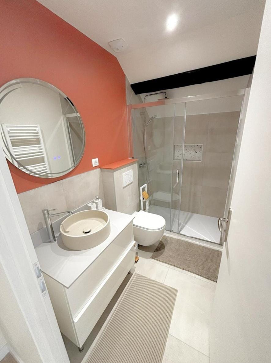Grand duplex haut de gamme, 4pers, hyper centre, climatisation, stationnements à 10m , très calme Apartment in Jura