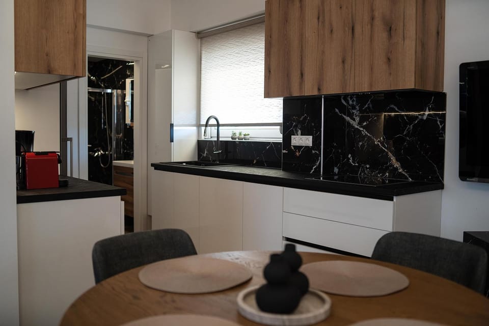 Kitchen or kitchenette, Dining area, stove