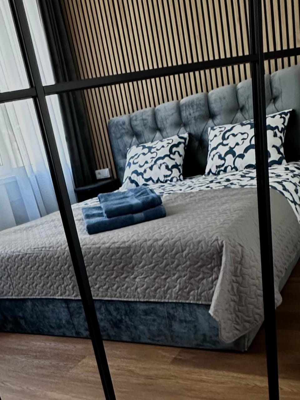 Bed, Decorative detail, towels