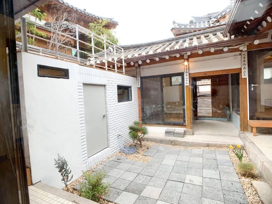 Hanok JADE House in Seoul