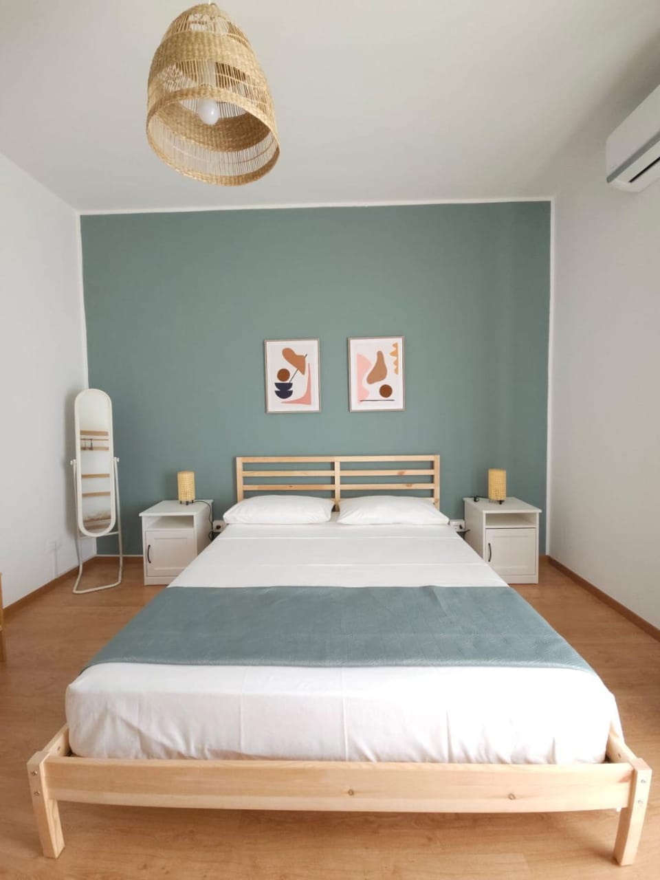 Bed, Photo of the whole room, Bedroom, air conditioner