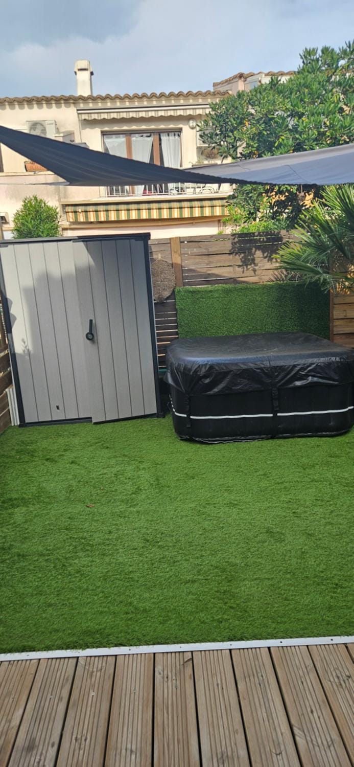 Garden, Hot Tub