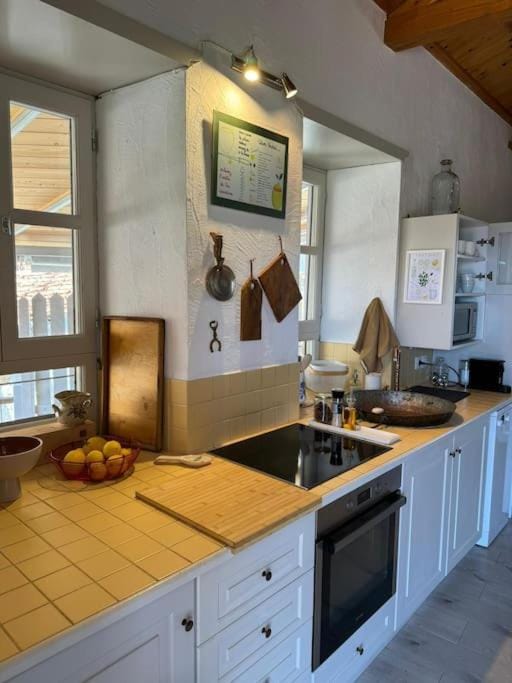 dishwasher, oven, stove, kitchen
