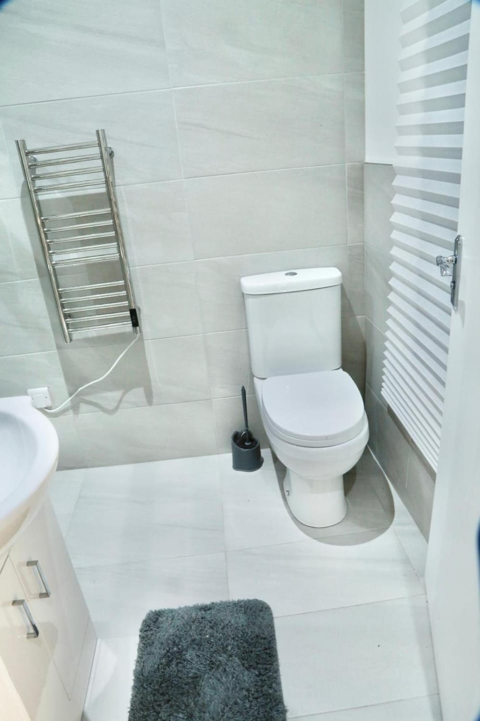 Special NW4 Studio - Professional - Own Entry Apartment in London