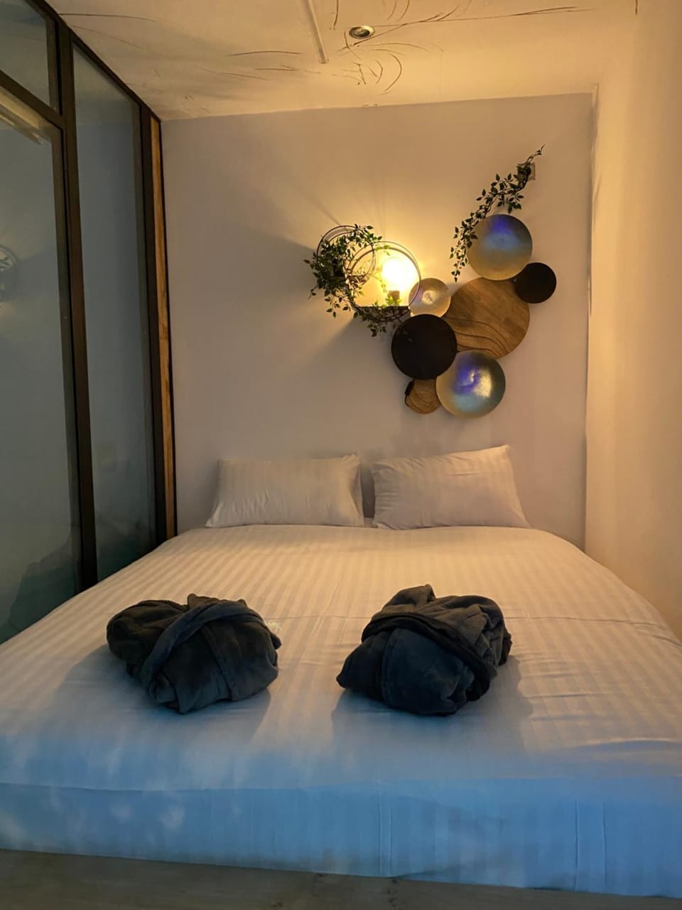 Bed, Photo of the whole room, Bedroom, towels