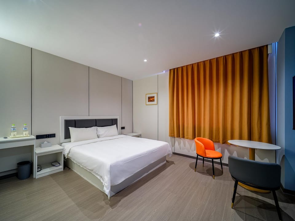 Bed, Living room, Photo of the whole room, Bedroom