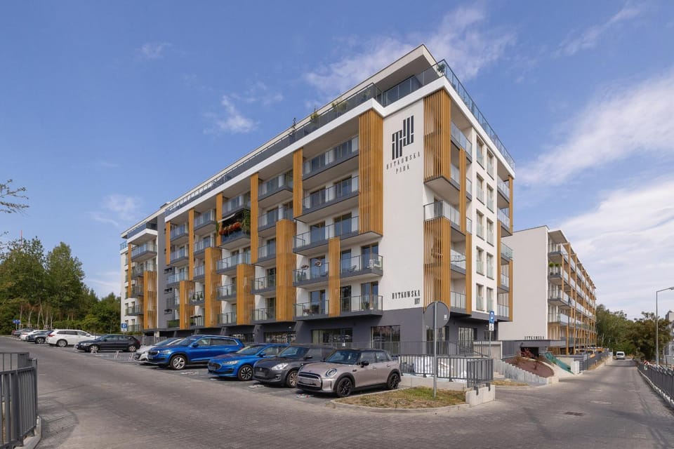 Property building, Facade/entrance, Off site