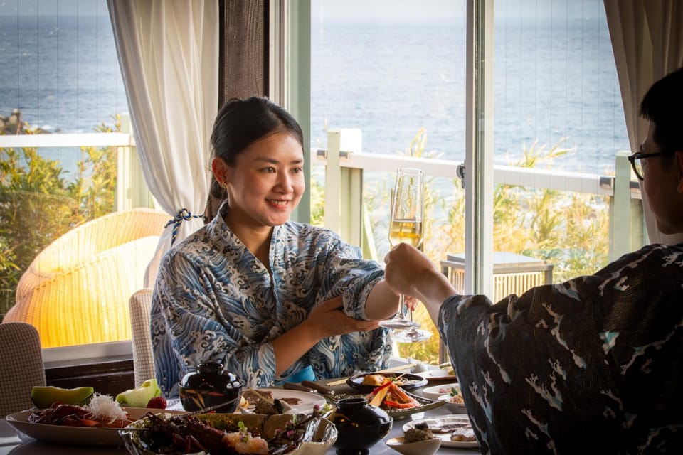 Restaurant/places to eat, People, Food, Sea view