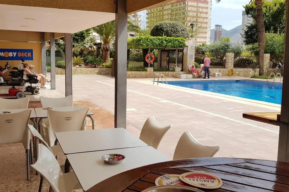 Restaurant/places to eat, Lounge or bar, Swimming pool