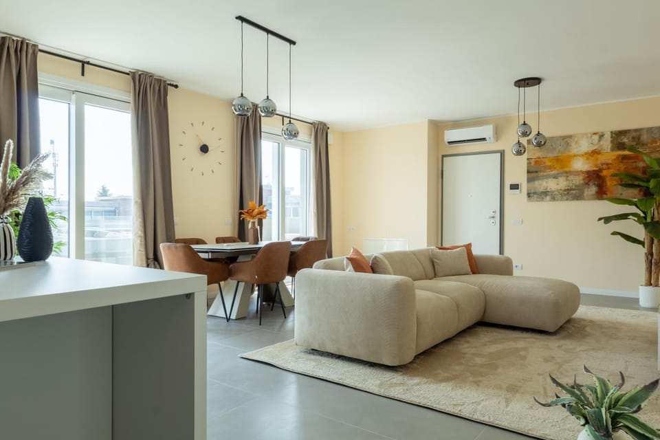 Living room, Seating area, Dining area, air conditioner