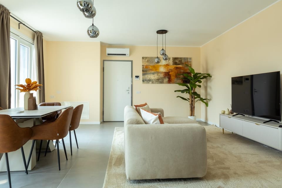 Communal lounge/ TV room, Dining area