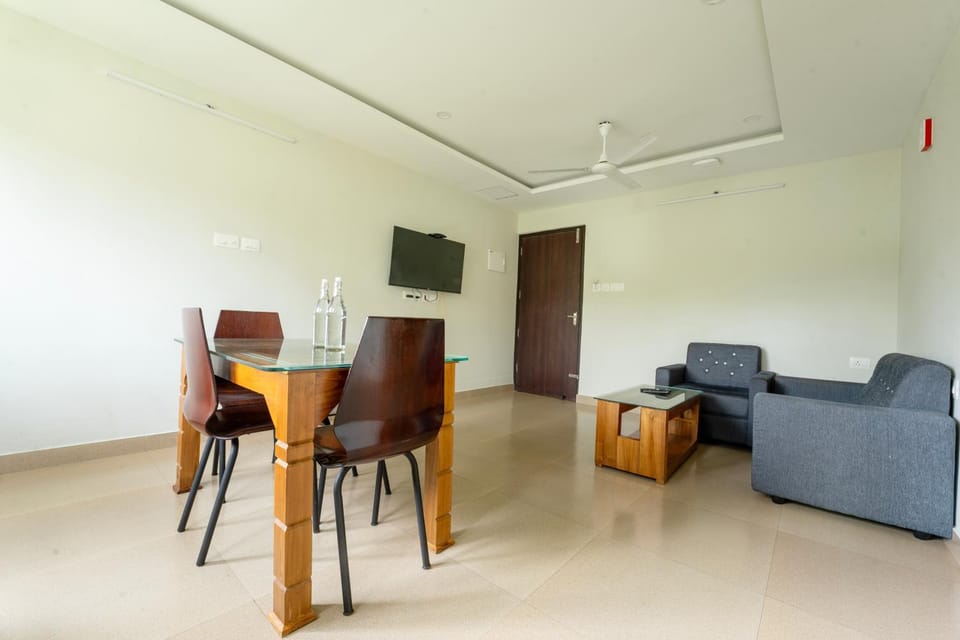Seating area, Dining area