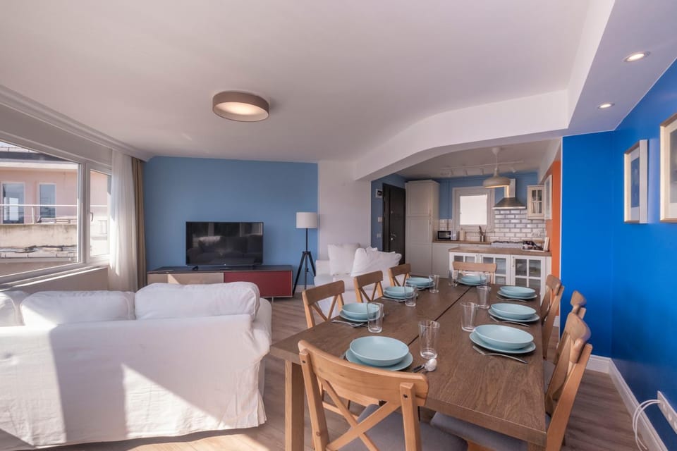 TV and multimedia, Living room, Seating area, Dining area