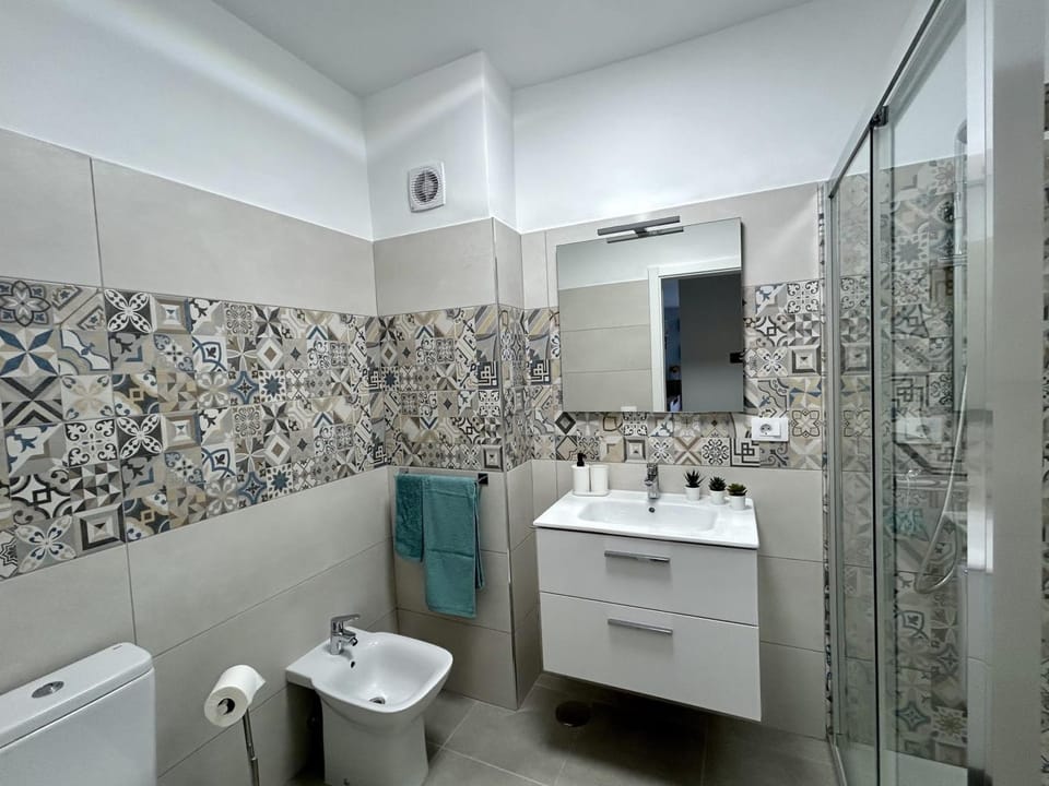 Shower, Toilet, Bathroom, bidet