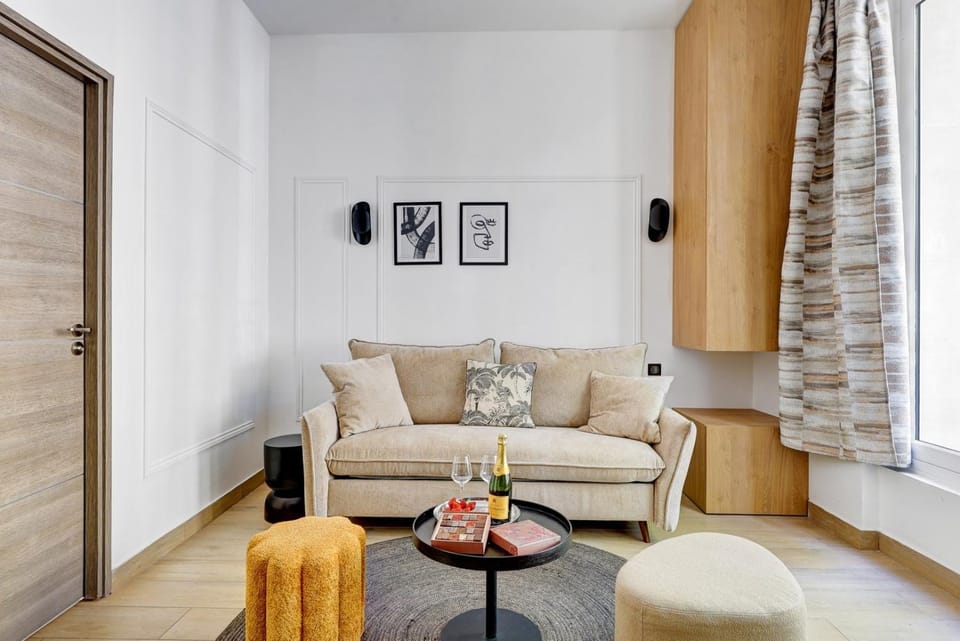 Living room, Seating area