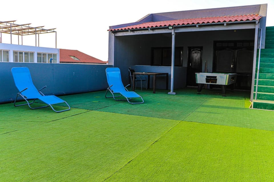 Patio, Day, Evening entertainment, sunbed